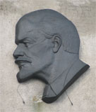 Горельеф В. И. Ленина на здании городской администрации | Фото О. Анисимовой. 2009 г.