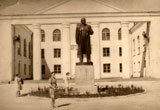 Памятник В. И. Ленину у Лимендского дома культуры. | Фото В. П. Хмелева.