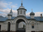 Главные ворота в Николо-Коряжемский монастырь. Фото А. Филимонова. 2011 г.