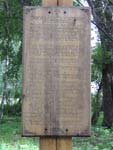 Надпись на памятном кресте разрушеным церквям в Сольвычегодске. Фото Е. Шарабина. 2006 г.