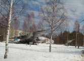 Истребитель-перехватчик МиГ-25ПУ и макет истребителя-перехватчика МиГ-25П в поселке Савватия. Фото Ю. Чиркова. 2012 г.